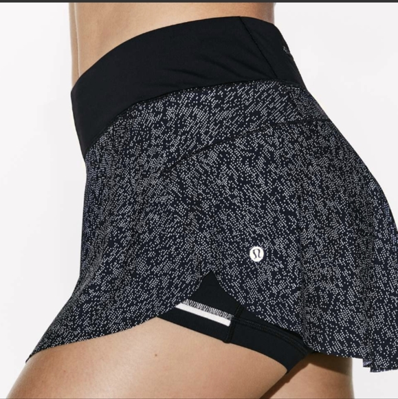 lululemon athletica Dresses & Skirts - Lululemon Quick Pace Skirt (13") Soundwave White Black / Black